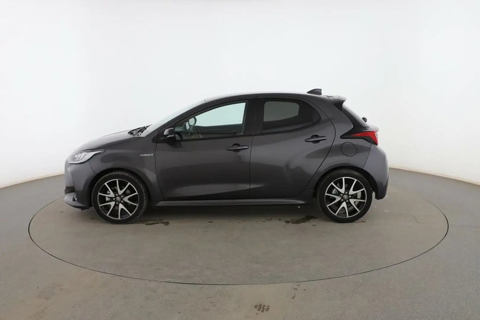 Toyota Yaris 1.5 Hybrid Style Gris - 2