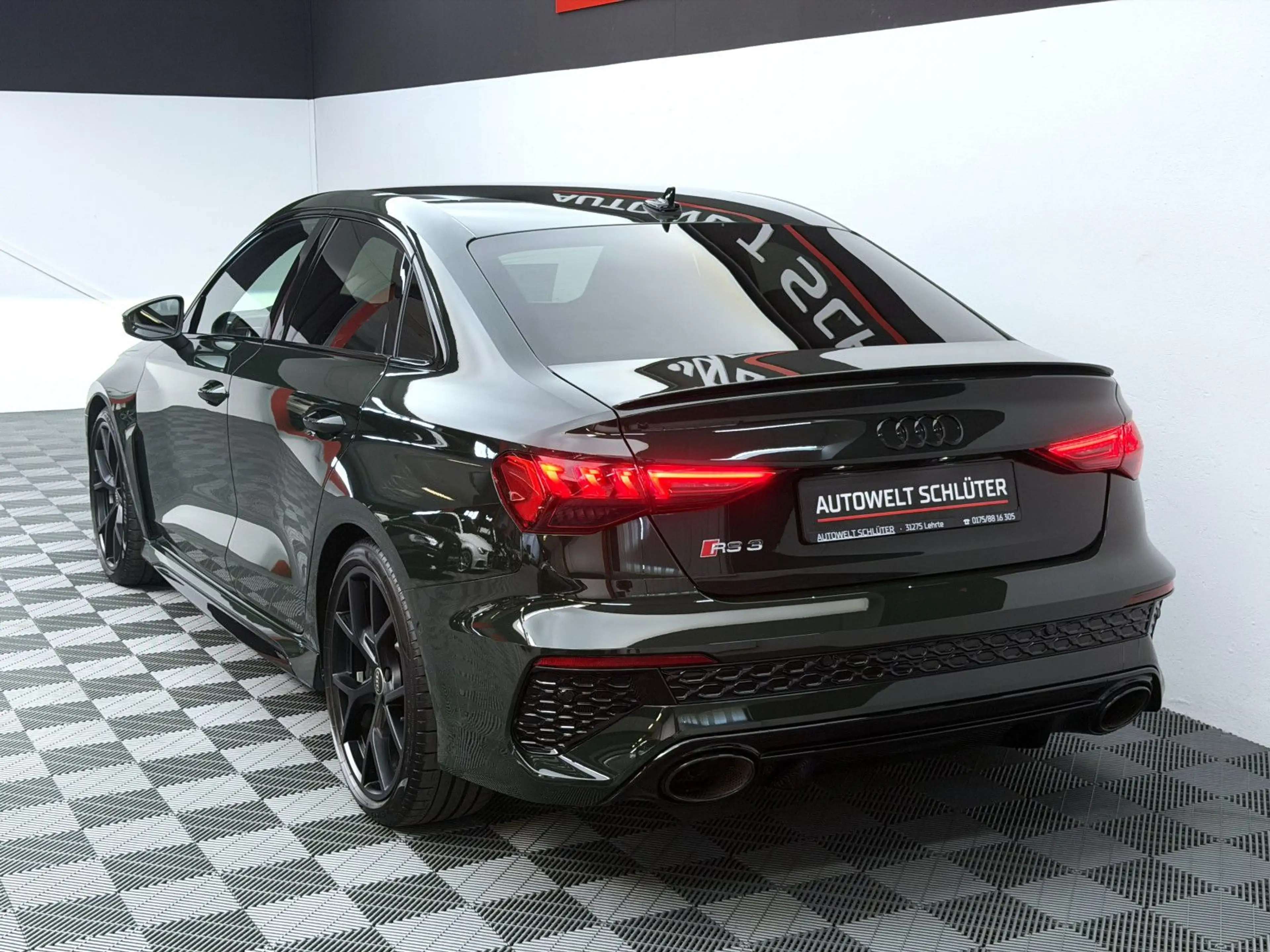 Audi RS3 Lim. 2.5 TFSI *Malachitgrün*B&O*ACC*RFK* — photo 3