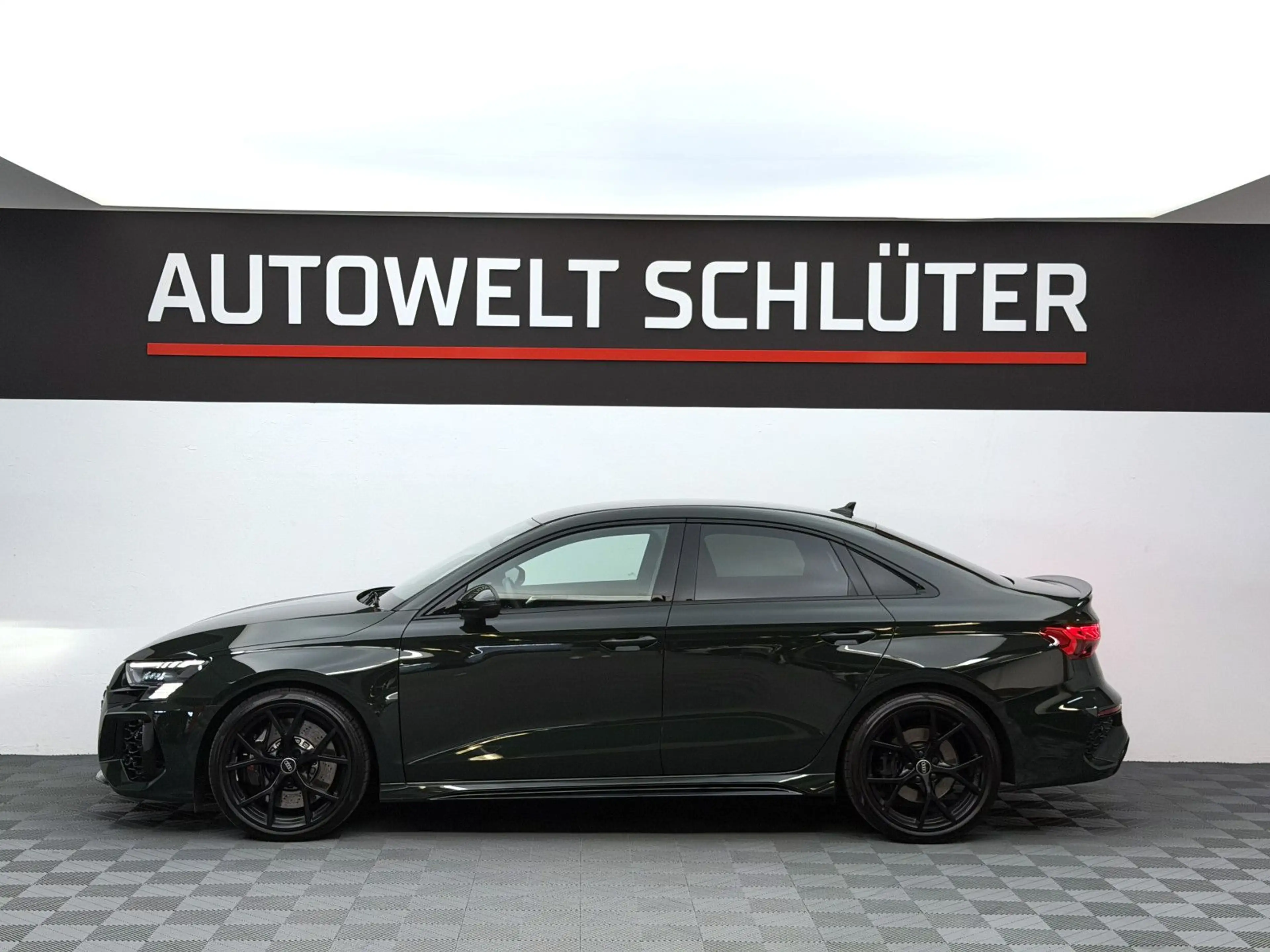 Audi RS3 Lim. 2.5 TFSI *Malachitgrün*B&O*ACC*RFK* — photo 2