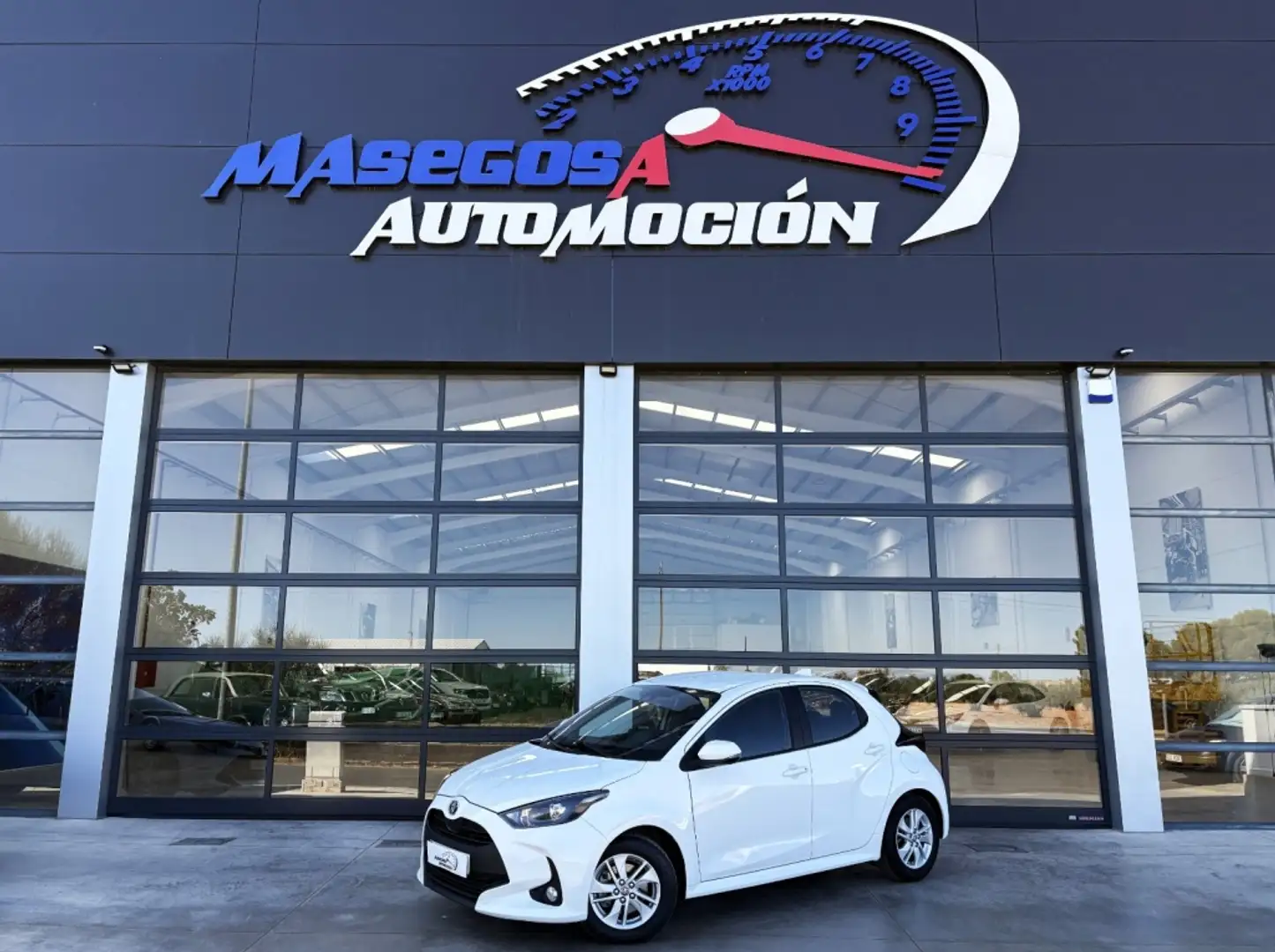 Toyota Yaris 120H 1.5 Business Plus Blanco - 1