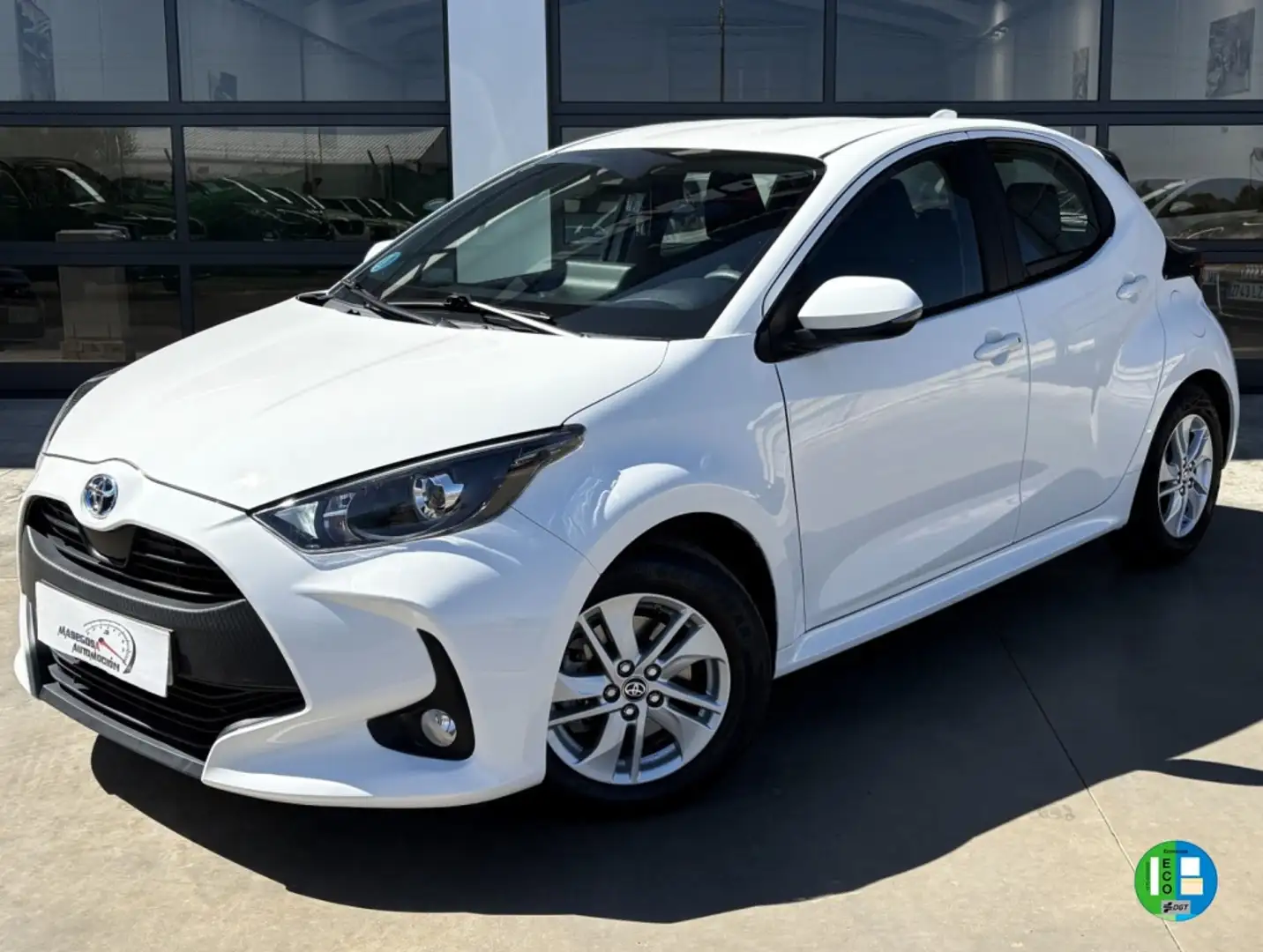 Toyota Yaris 120H 1.5 Business Plus Blanco - 2