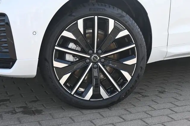 Volvo XC60 view 11