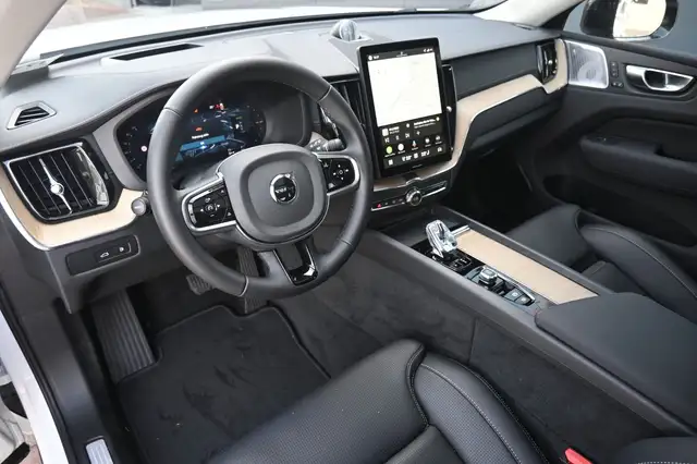 Volvo XC60 view 12