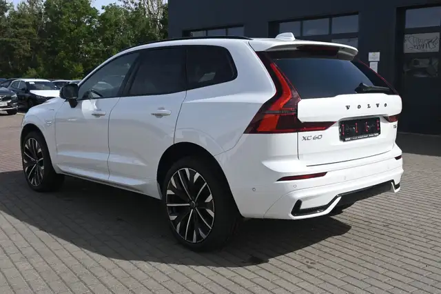 Volvo XC60 view 3
