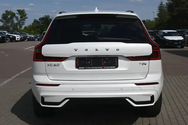Volvo XC60 view 4