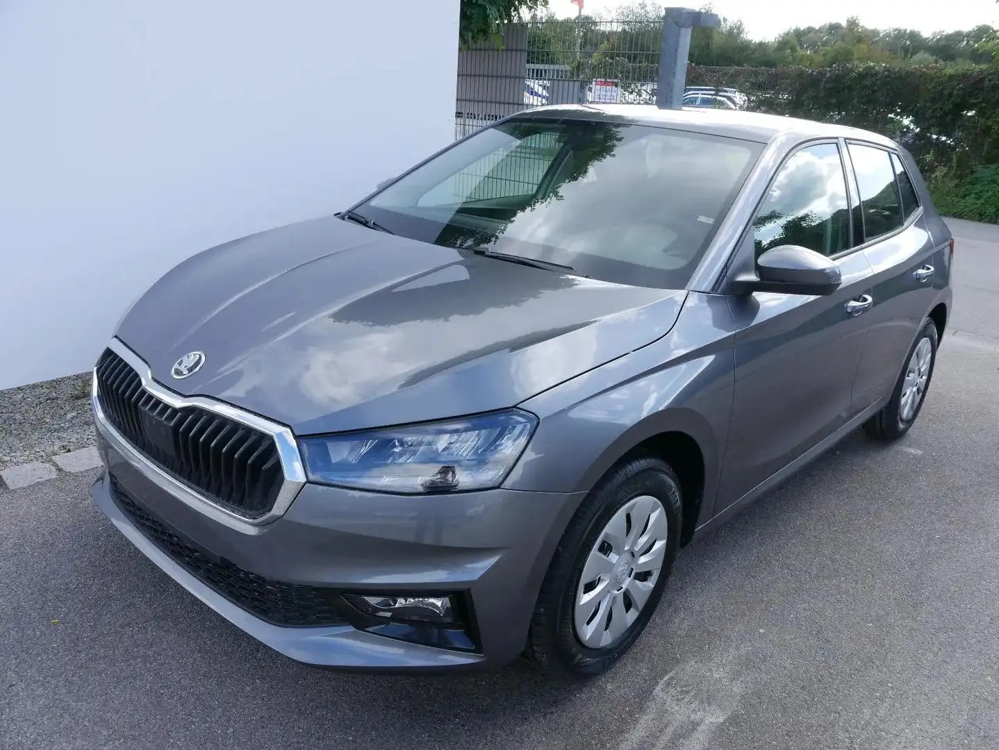 Skoda Fabia Ambition Comfort Plus 1,0 MPI *PDC HI.*LED*DAB*KLI Grau - 2