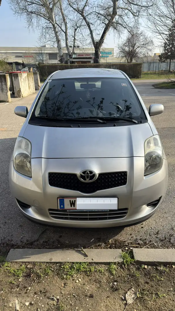 Toyota Yaris 1.3 VVT-i Sol - 2
