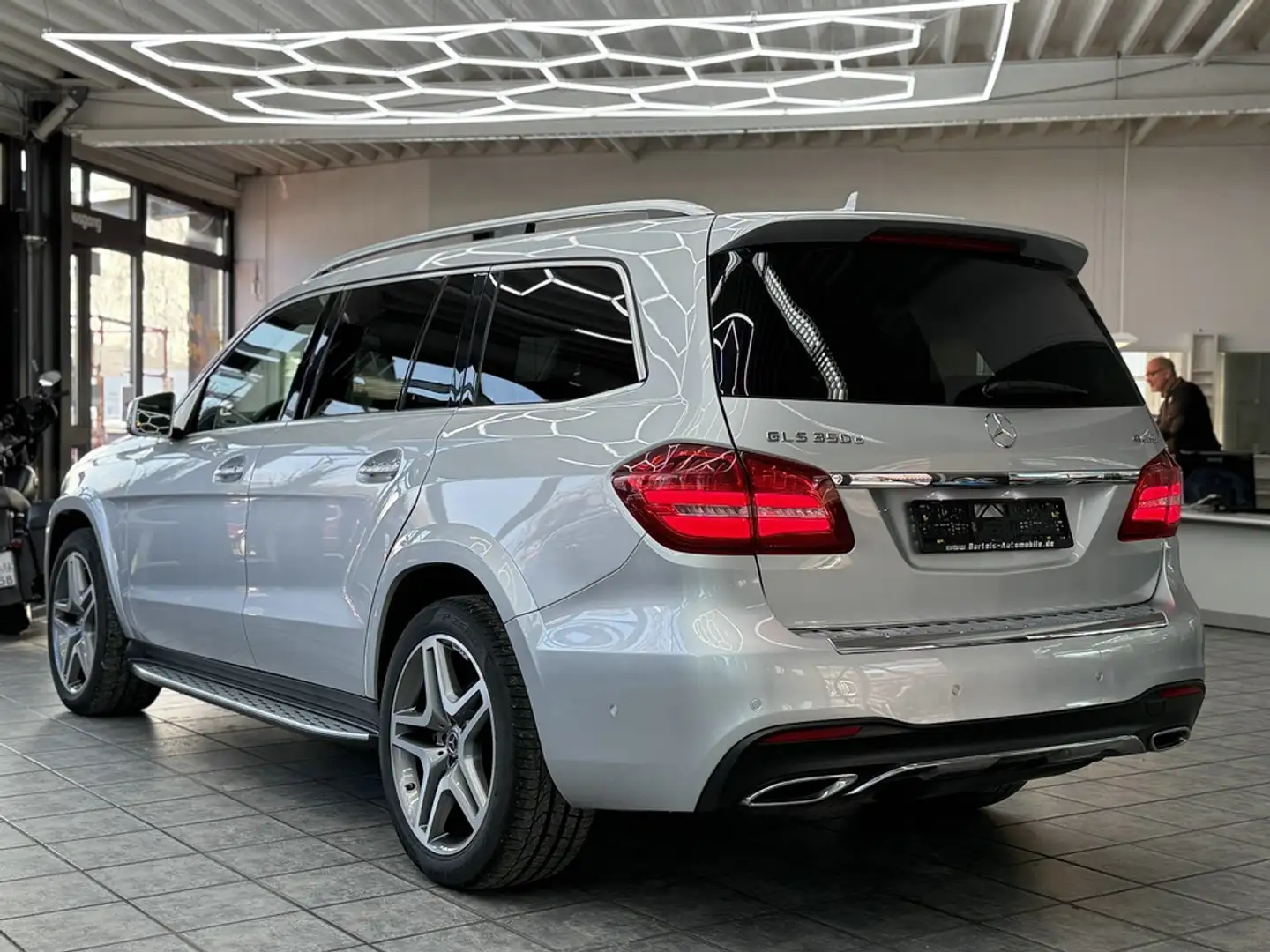 Mercedes-Benz GLS 350 d 4Matic AMG-Line, 7-Sitzer, LED, Pano Silber - 2