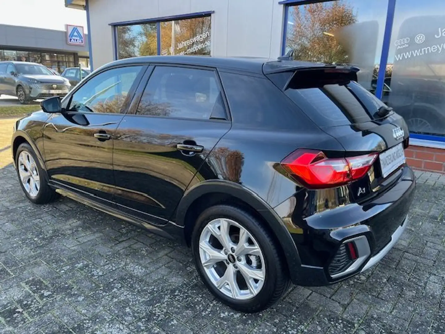 Audi A1 35 TFSI allstreet Navi Leder Sitzhzg App Connect Noir - 2