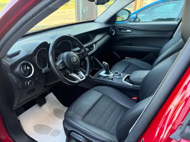Alfa Romeo Stelvio view 9