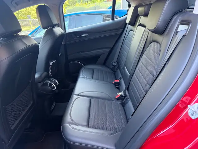 Alfa Romeo Stelvio view 4