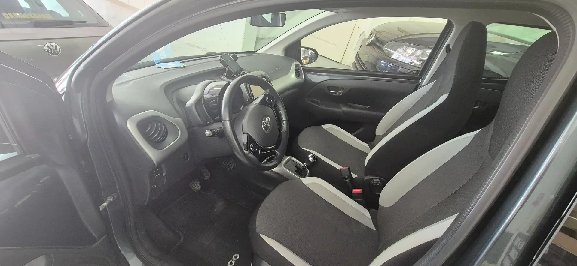 Toyota Aygo Aygo 1.0i  AIRCO. 12 MOIS GARANTIE . 39000 KM Grijs - 2