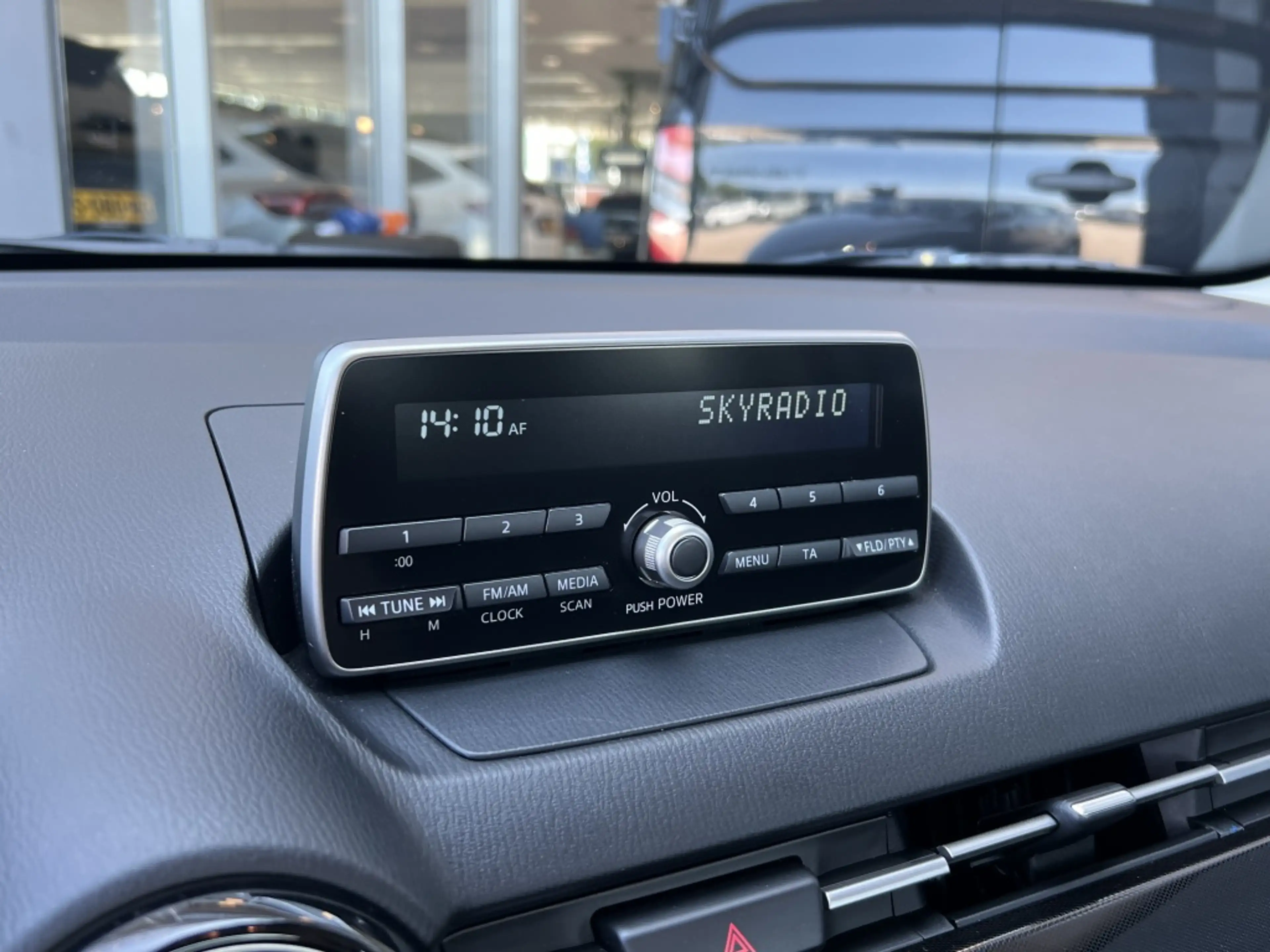 Mazda 2 1.5 Skyactiv-G TS — photo 10