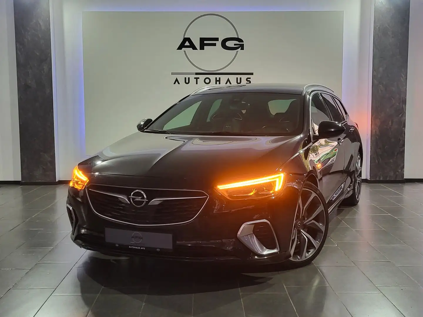 Opel Insignia B Sports Tourer GSi 4x4 Schwarz - 1