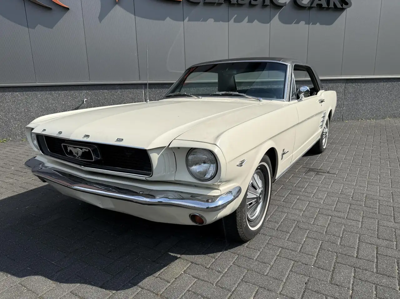 Ford Mustang Coupe, foto 8
