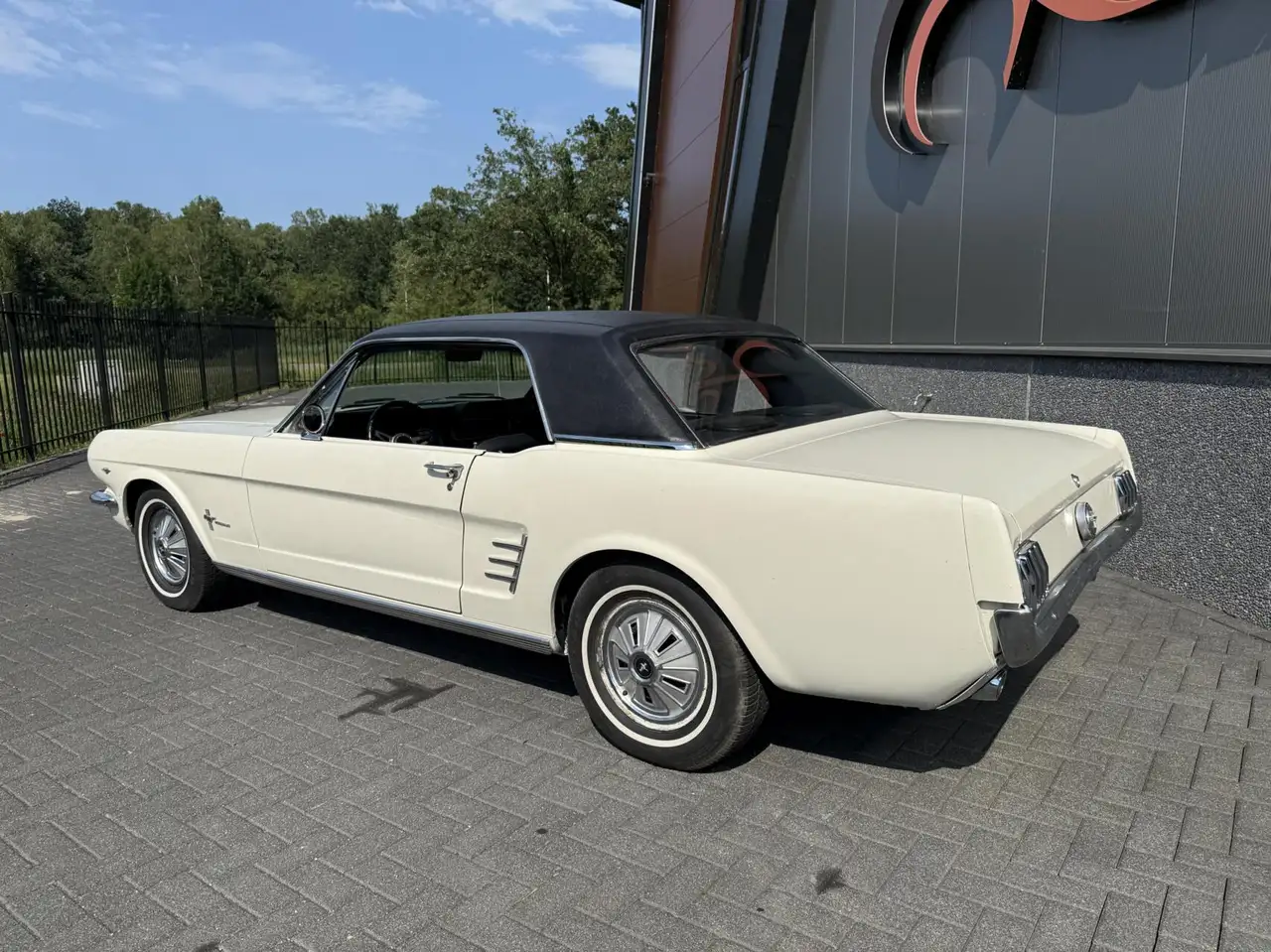 Ford Mustang Coupe, foto 2