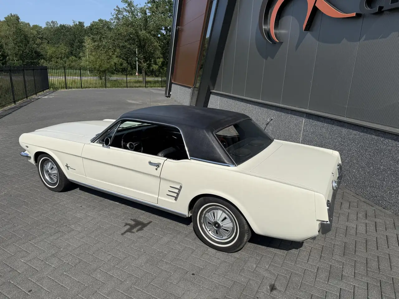 Ford Mustang Coupe, foto 7
