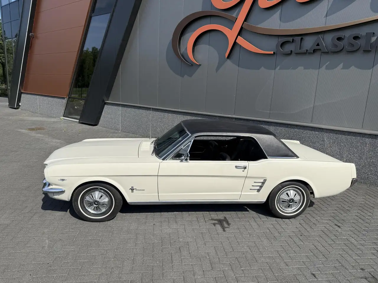 Ford Mustang Coupe, foto 3