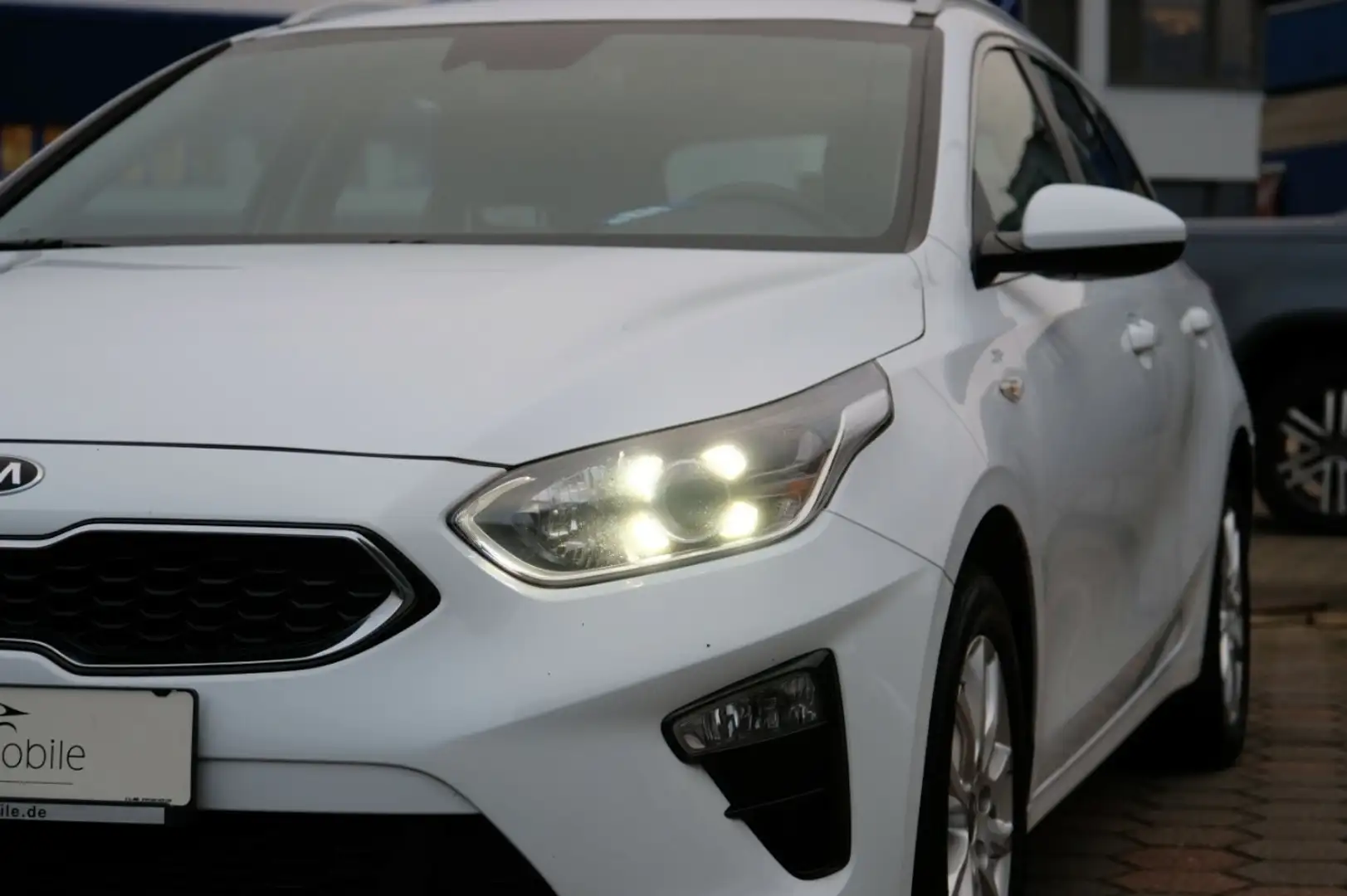 Kia Ceed SW / cee'd SW 1.6 CRDi Vision Komfort&Navi Paket Blanc - 2