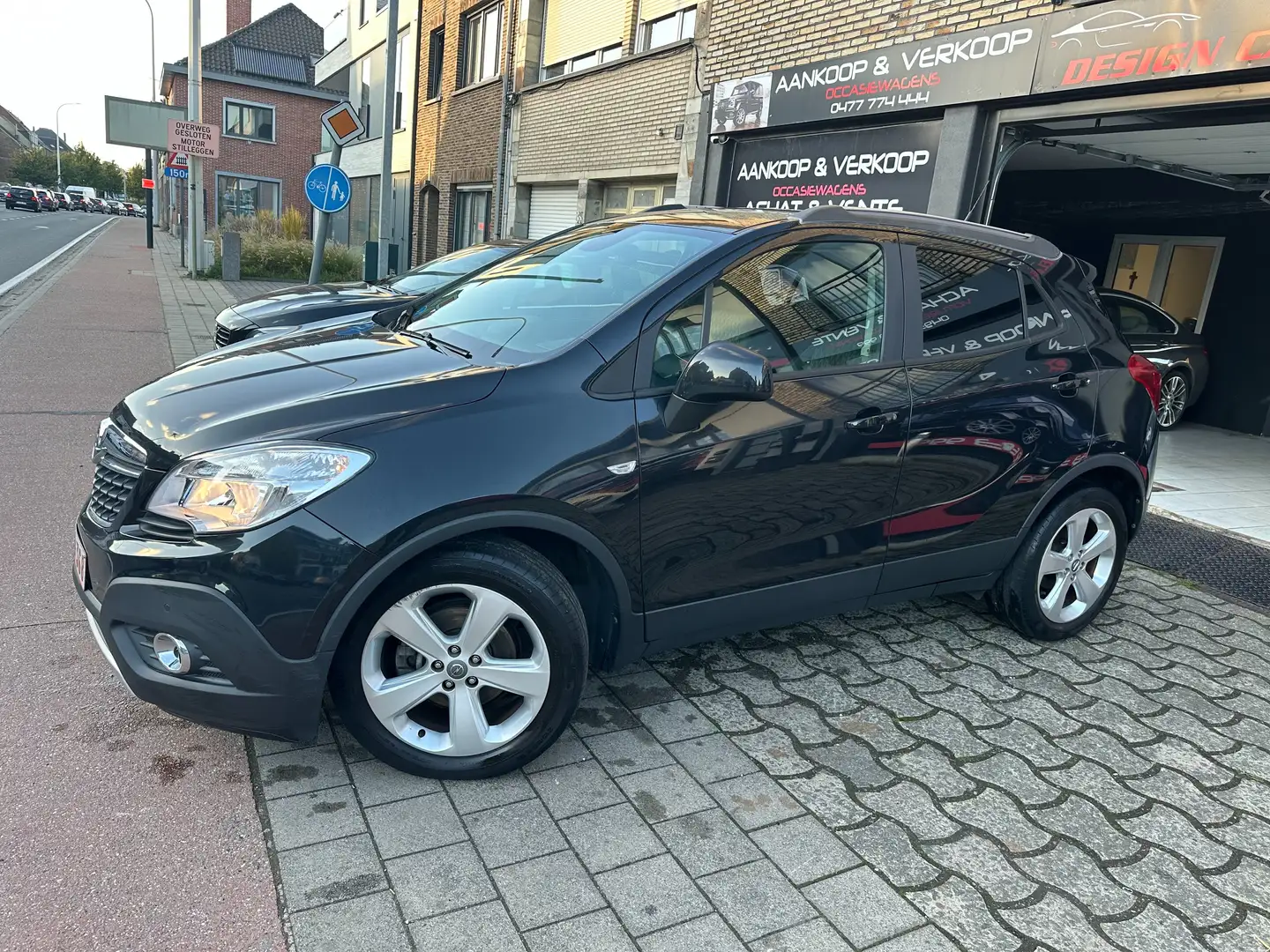 Opel Mokka 1.6i Essence  Navigation Clim Cruise*garantie 1an* Zwart - 1