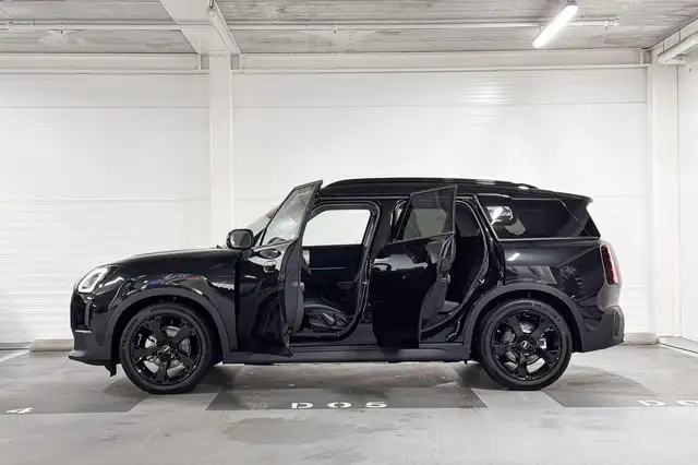 Mini Countryman view 3