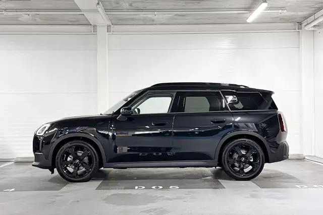 Mini Countryman view 2