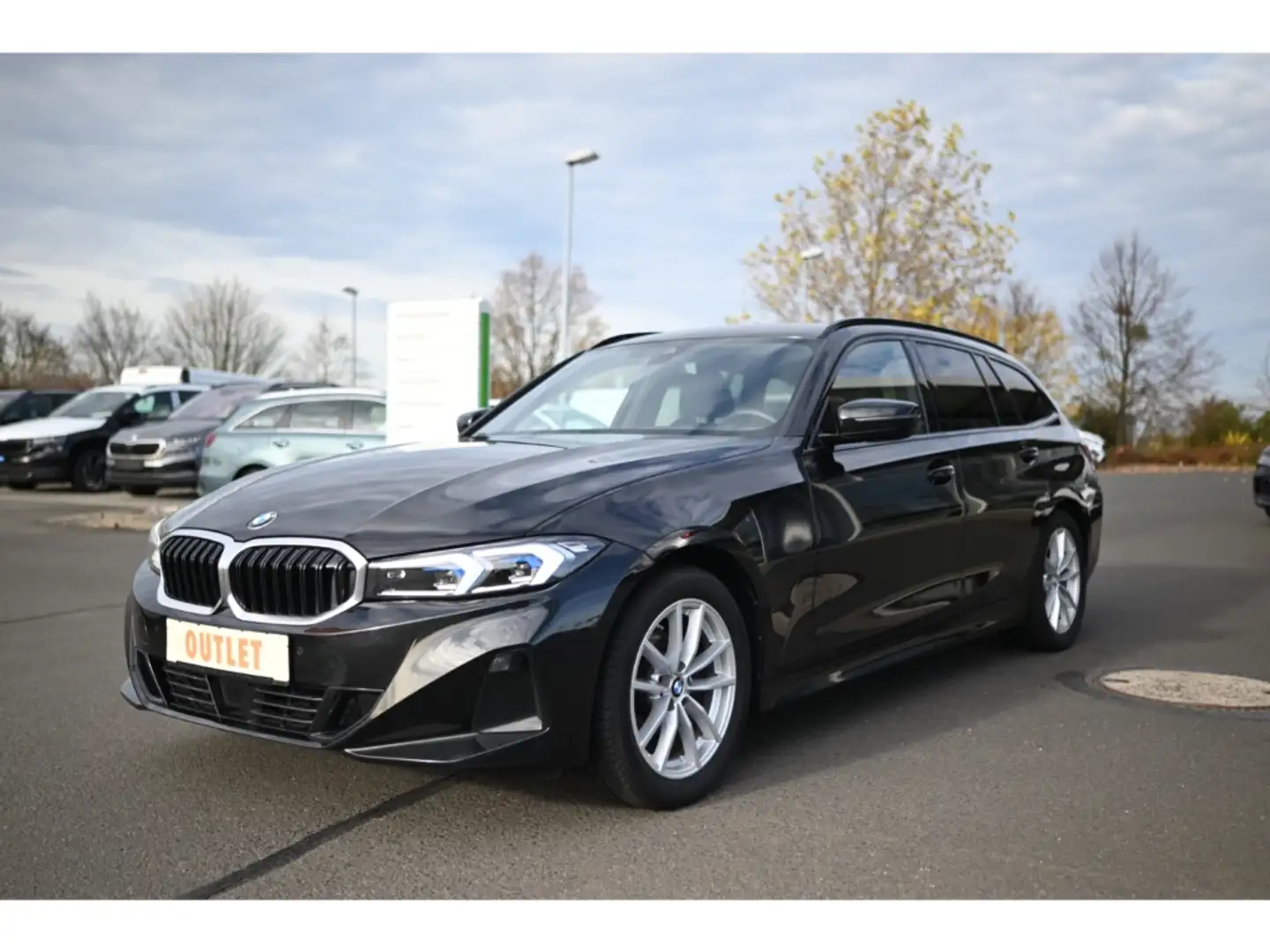 BMW 318 d Touring HUD AHK-klappbar Navi LED ACC SHz Schwarz - 1