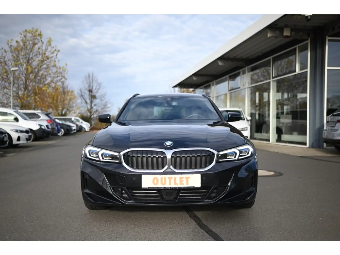 BMW 318 d Touring HUD AHK-klappbar Navi LED ACC SHz Schwarz - 2