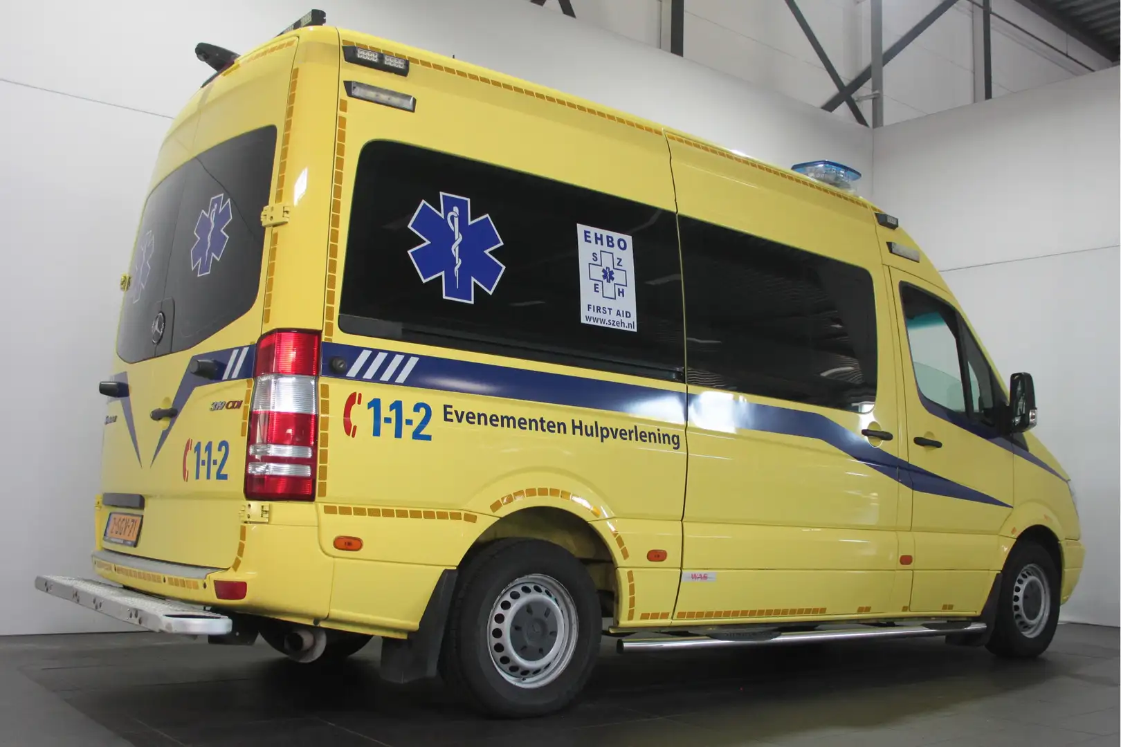 Mercedes-Benz Sprinter 319 CDI L2H2 Ambulance - Compleet! - Automaat Geel - 2