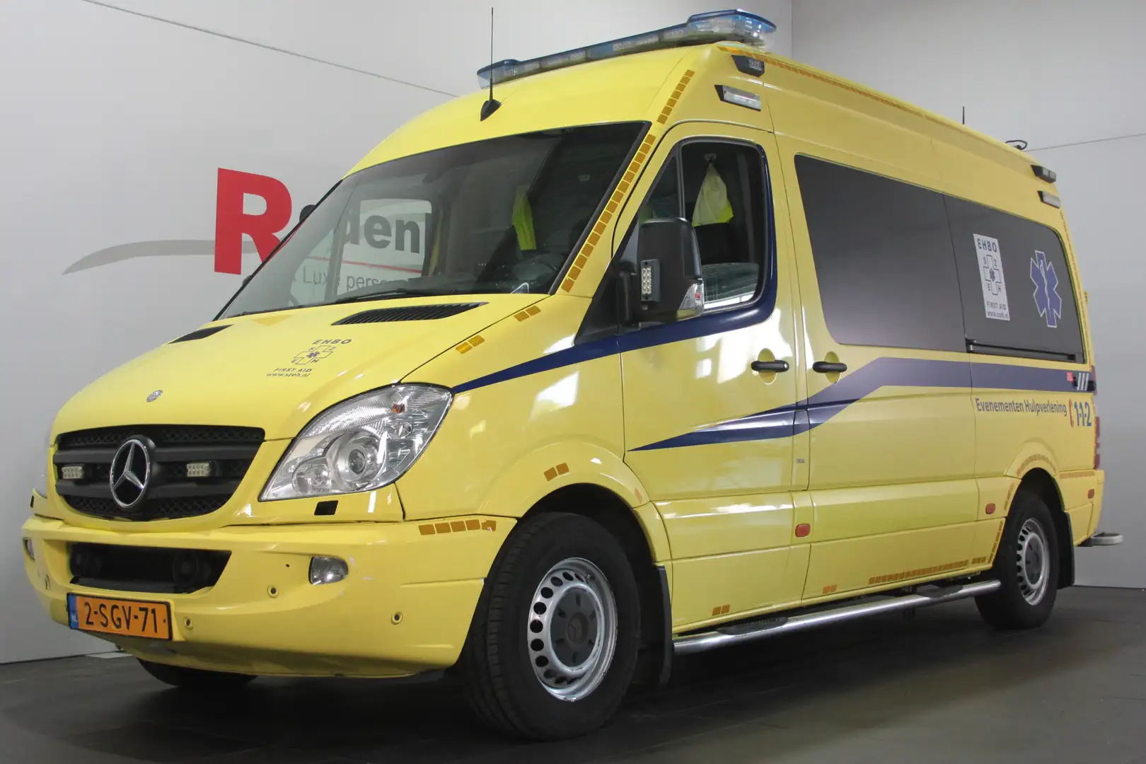 Mercedes-Benz Sprinter 319 CDI L2H2 Ambulance - Compleet! - Automaat Geel - 1