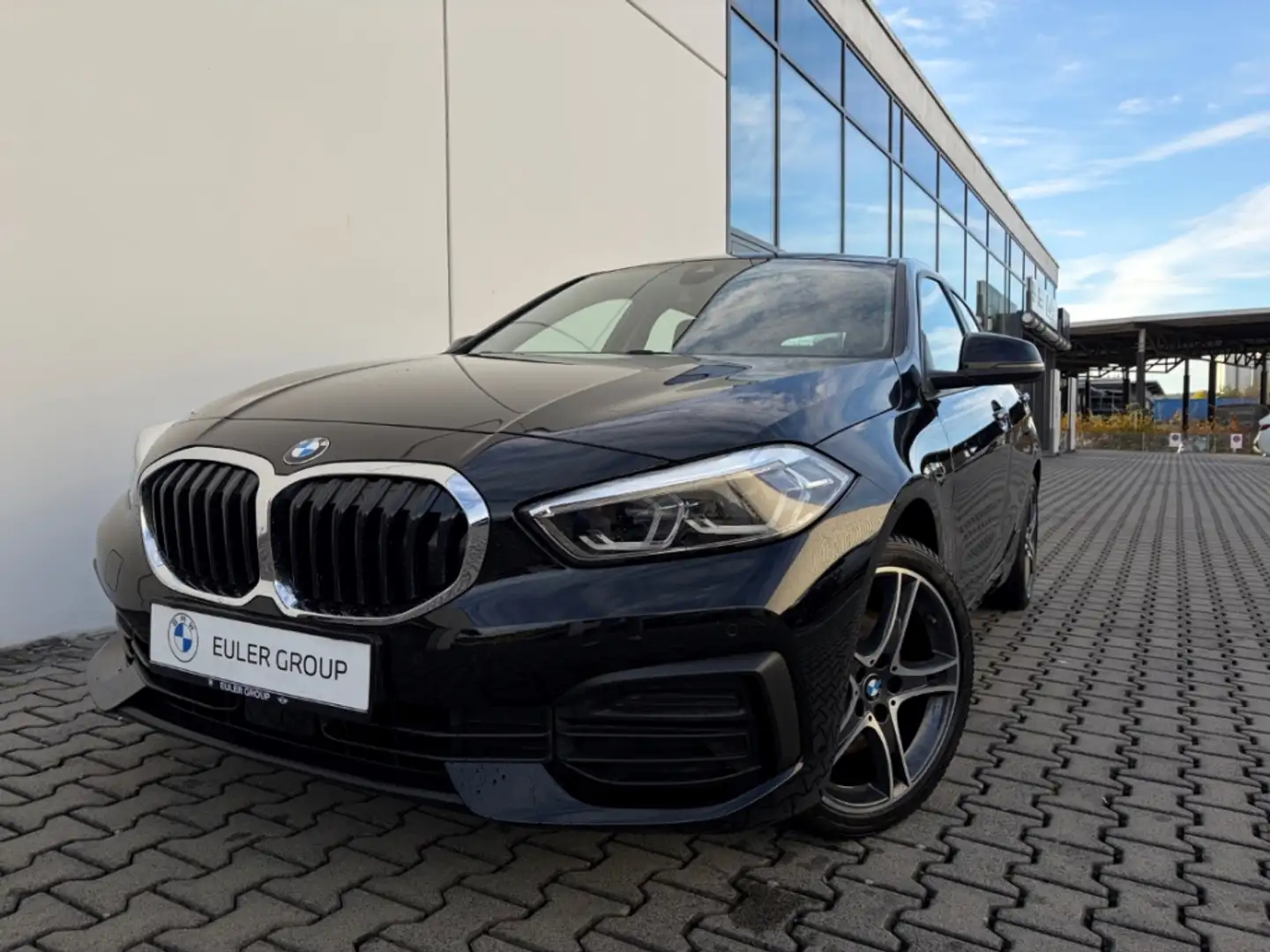 BMW 118 i 5-Türer Navi Digitales Cockpit Soundsystem LED S Schwarz - 2