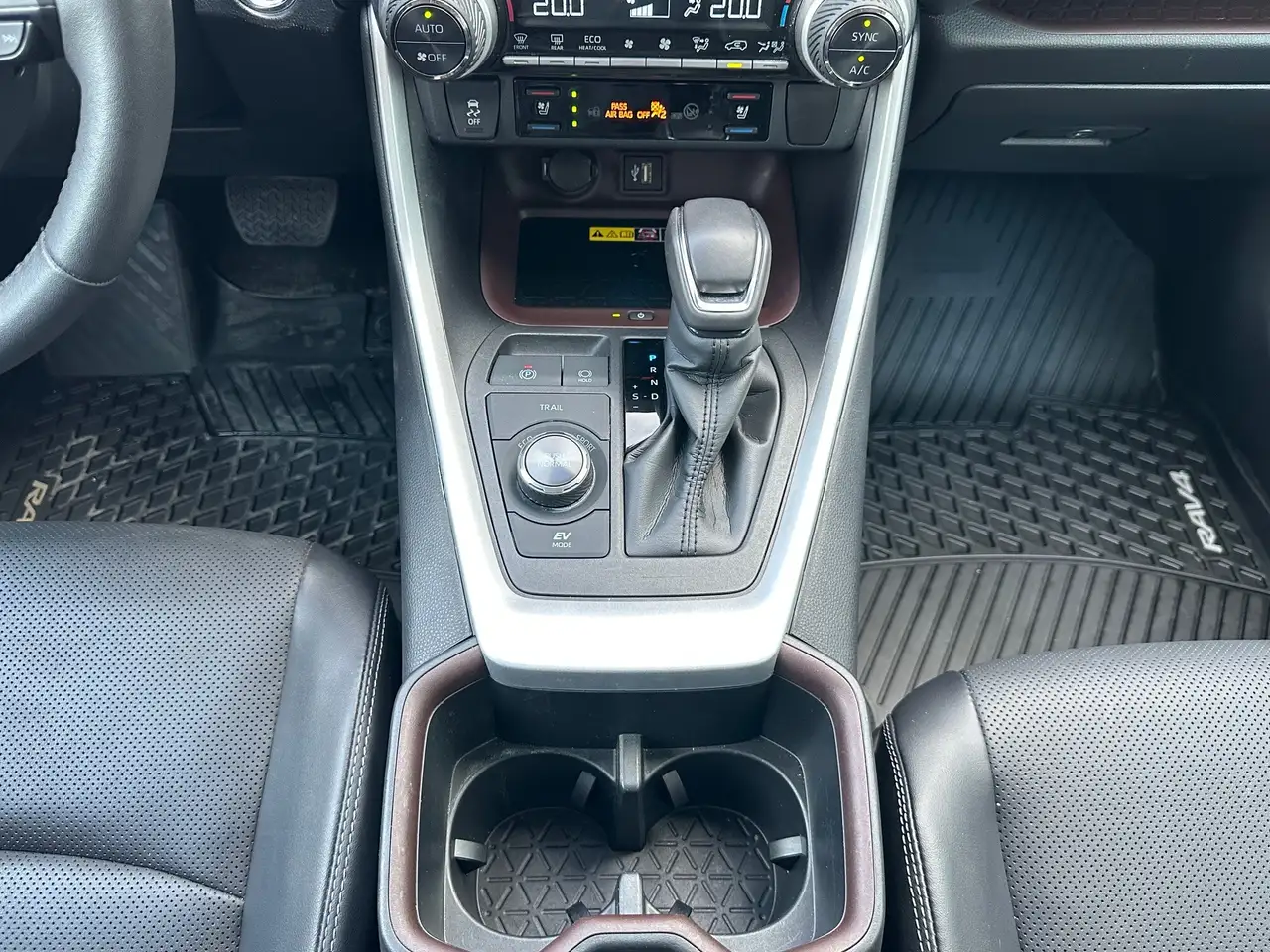 Toyota RAV 4 снимка Toyota RAV 4