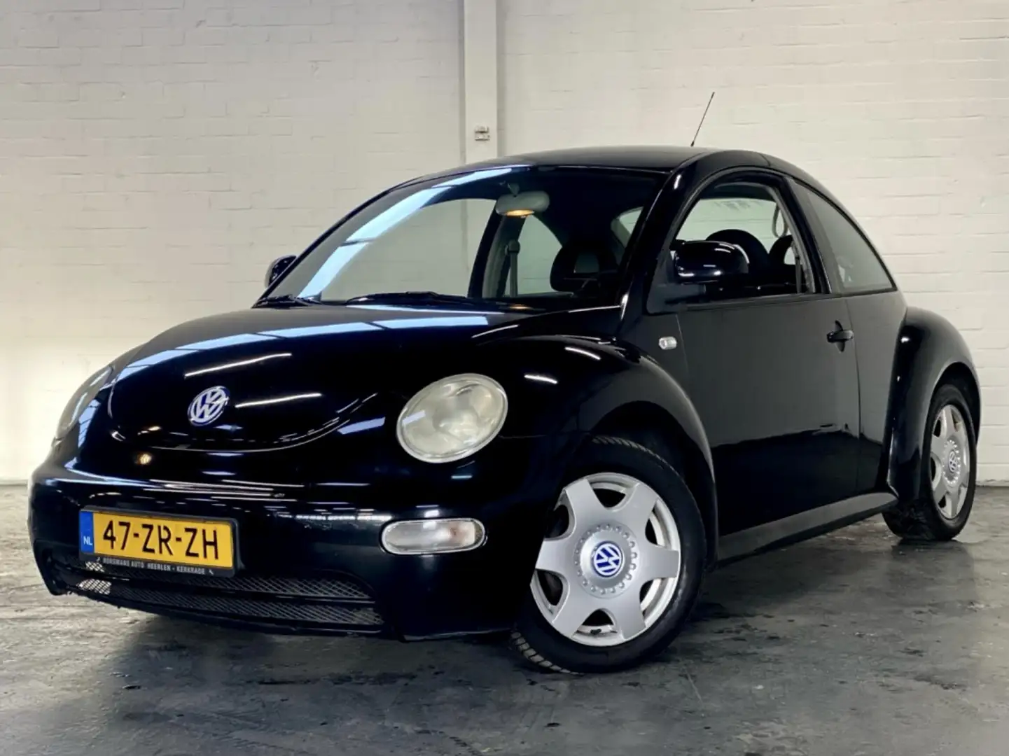 Volkswagen New Beetle 2.0 Highl |Airco |CruiseC |Nieuwe Apk |NAP Zwart - 1