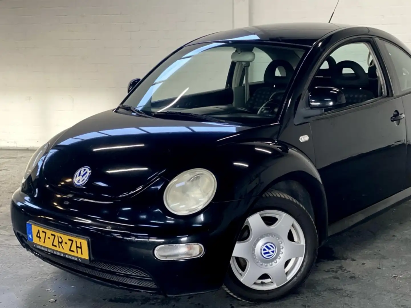 Volkswagen New Beetle 2.0 Highl |Airco |CruiseC |Nieuwe Apk |NAP Zwart - 2