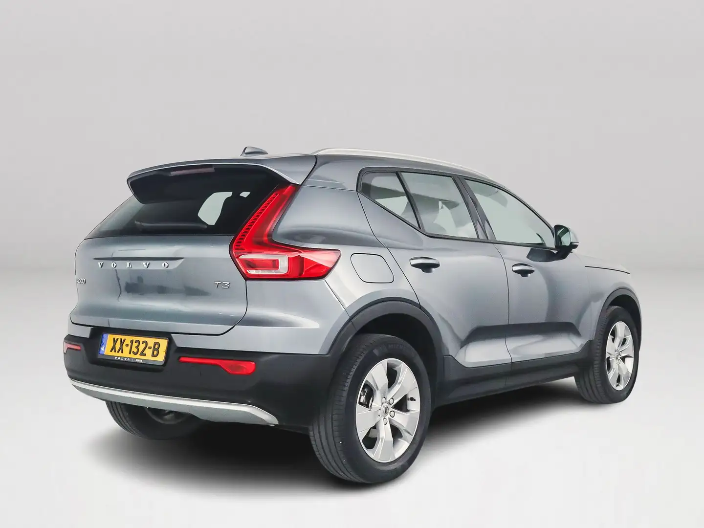 Volvo XC40 T3 Momentum | Parkeercamera Grau - 2