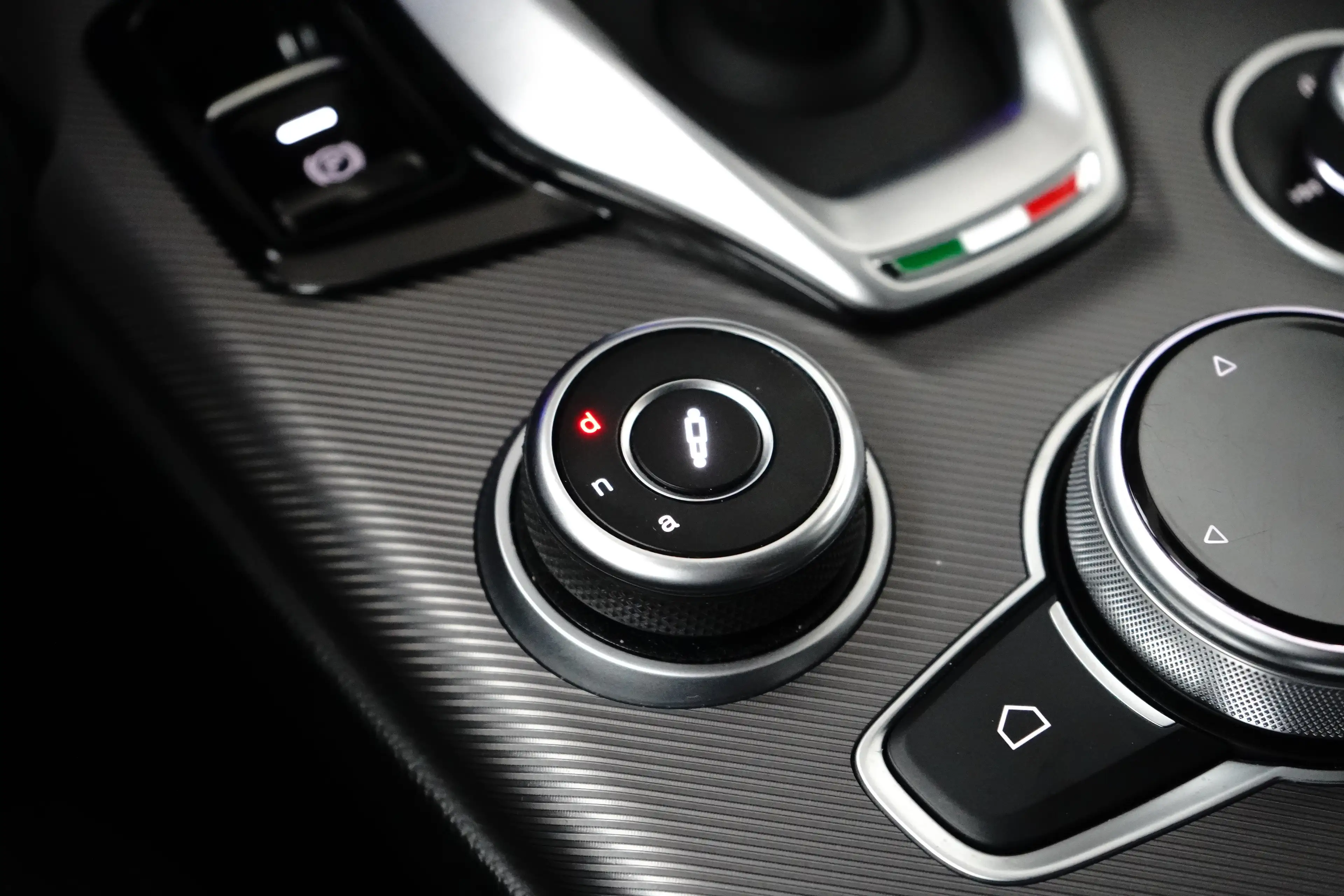 Alfa Romeo Giulia Veloce 280PK | Stoelverwarming | Adap. Cruise | 19 — photo 26