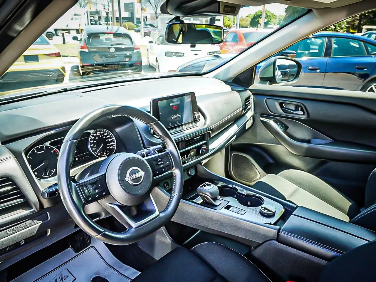 Nissan Rogue снимка Nissan Rogue
