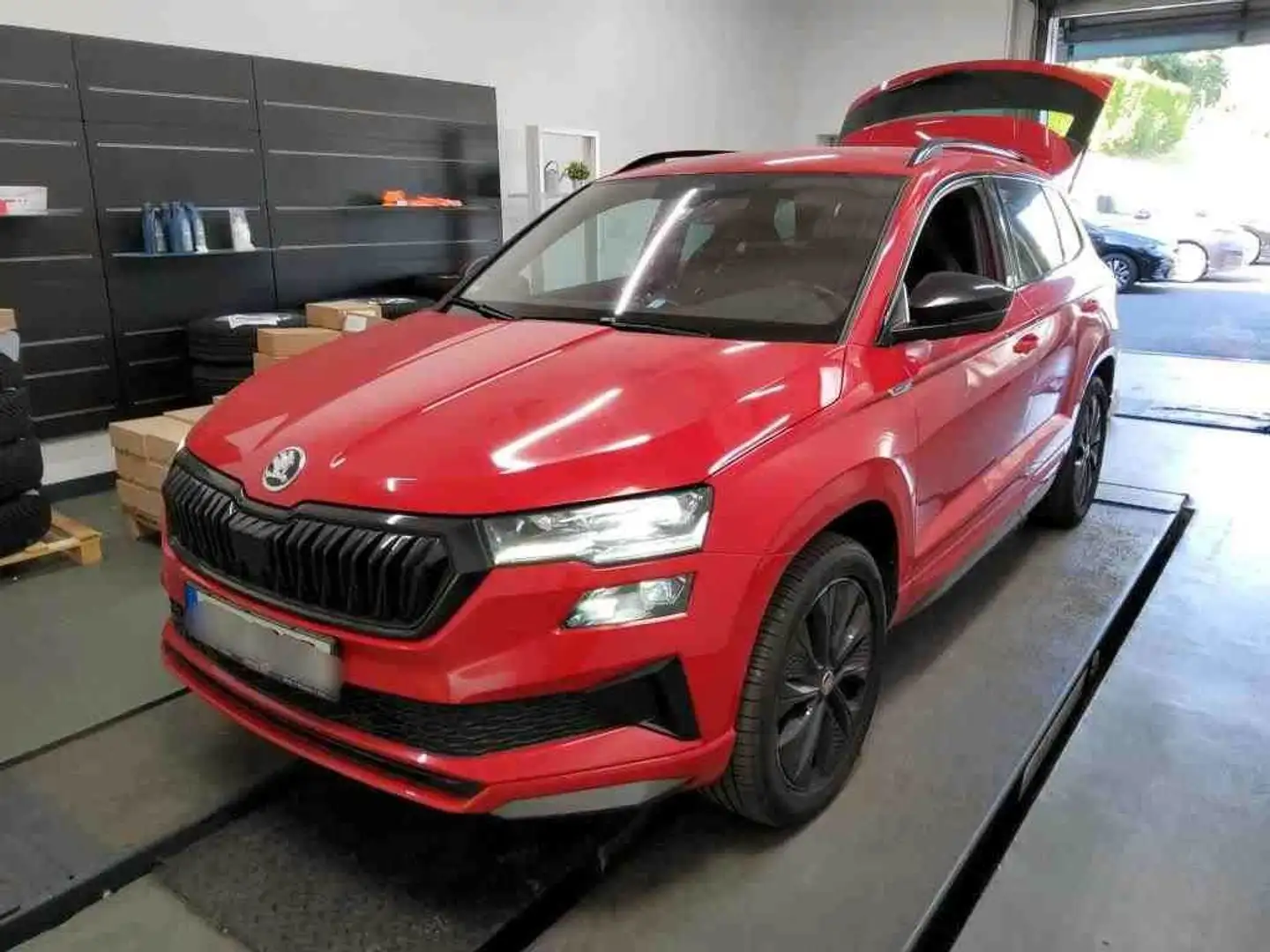 Skoda Karoq Sportline 4x4 2.0TDI DSG Matrix Navi AHK Rot - 1