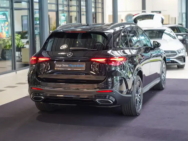 Mercedes-Benz GLC view 3