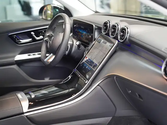 Mercedes-Benz GLC view 10