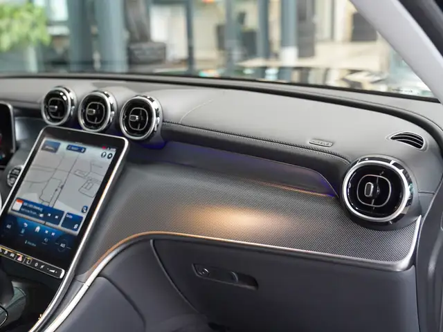 Mercedes-Benz GLC view 11