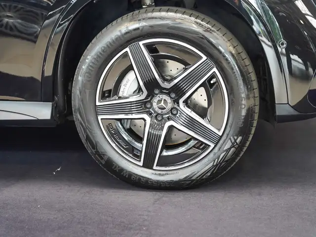 Mercedes-Benz GLC view 2