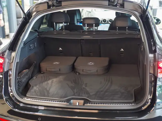Mercedes-Benz GLC view 4