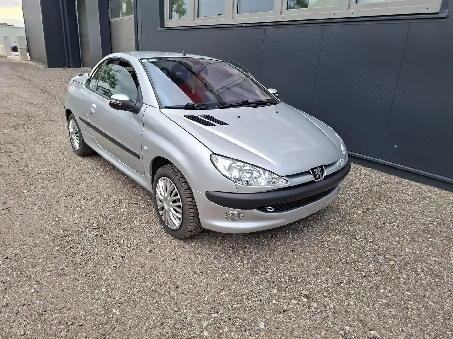 Peugeot 206 206 CC 1,6 16V Silber - 1