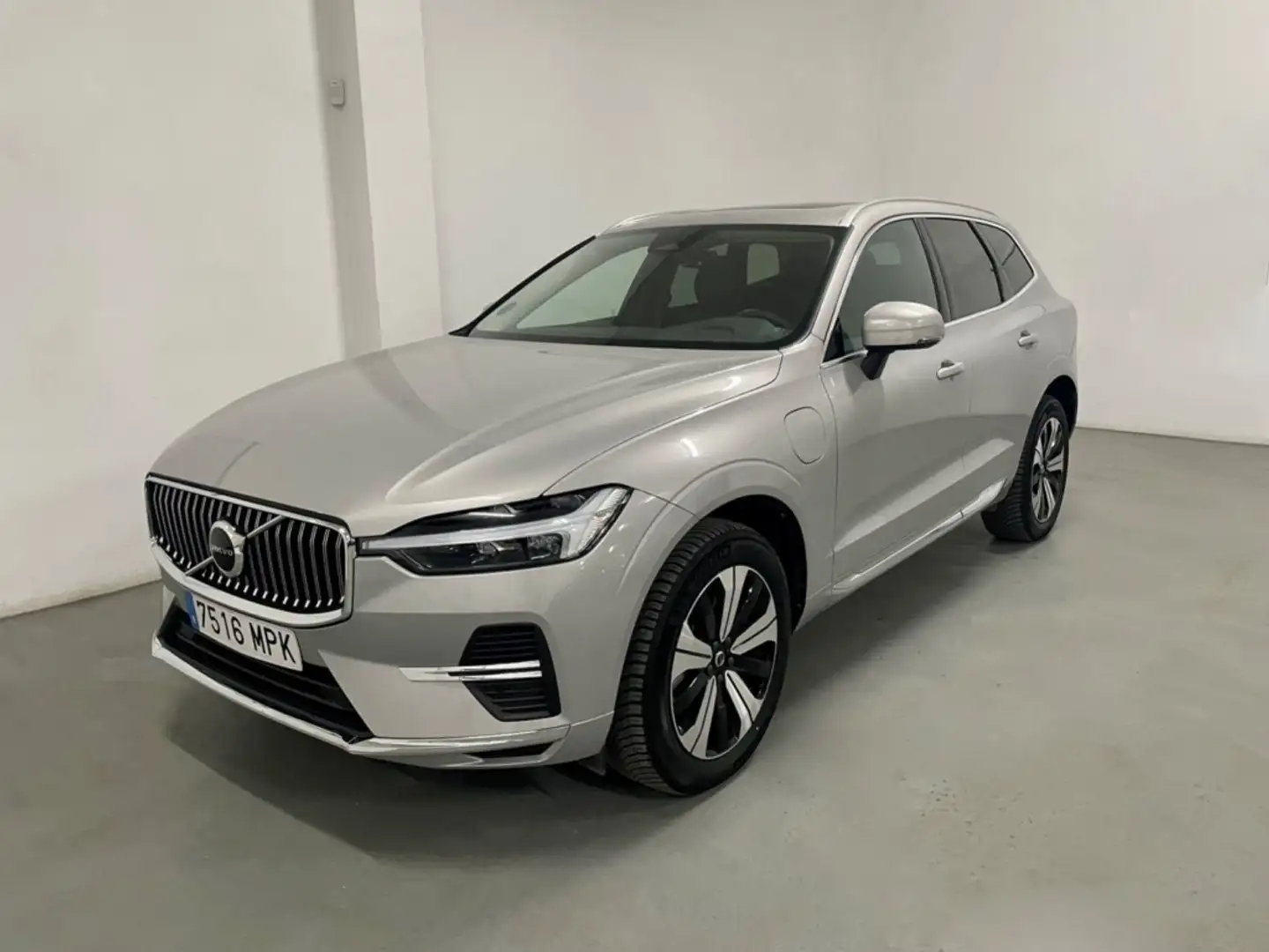 Volvo XC60 T6 Recharge Ultra Bright Gris - 2