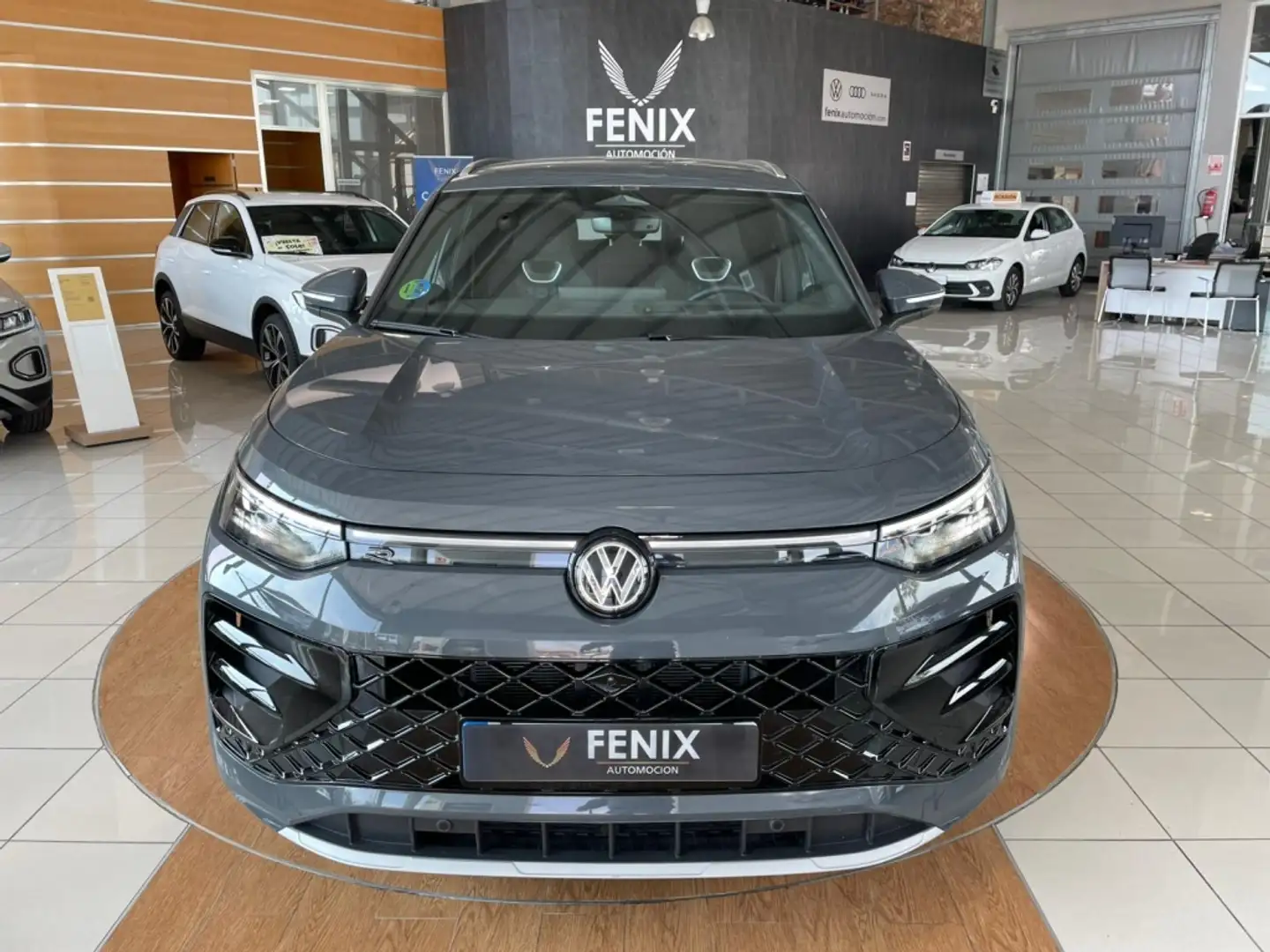 Volkswagen Tayron 1.5 eTSI DSG7 110kW R-Line Gris - 2
