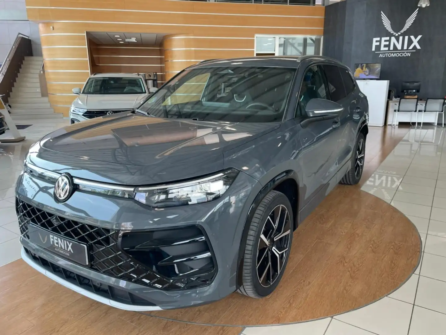 Volkswagen Tayron 1.5 eTSI DSG7 110kW R-Line Gris - 1