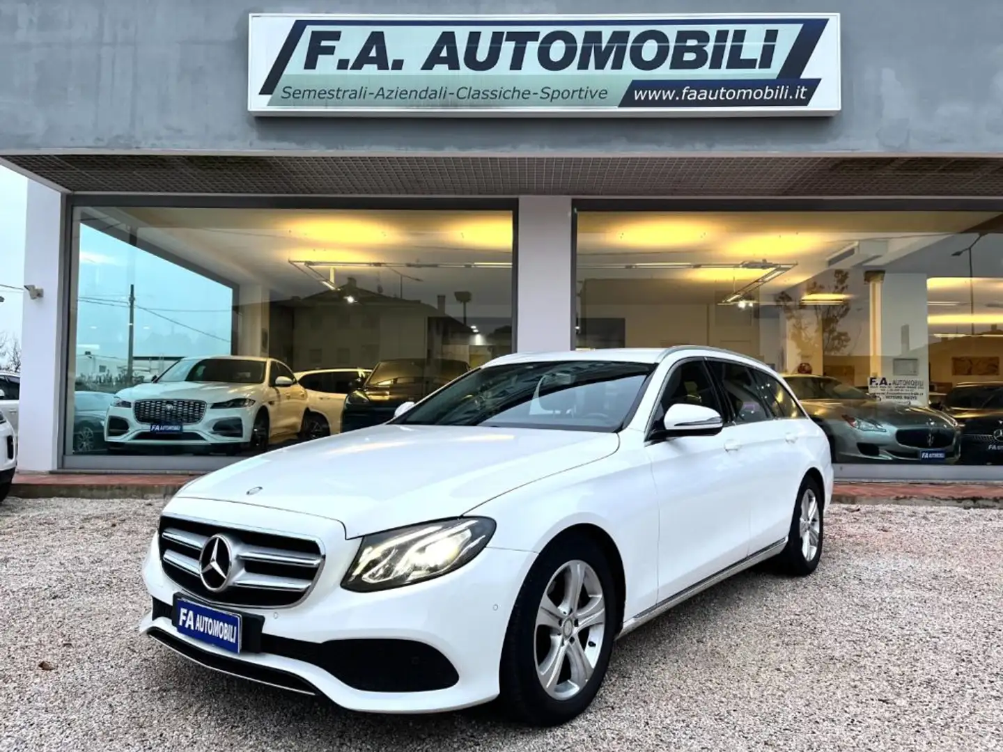 Mercedes-Benz E 220 d S.W. Auto Sport Bianco - 1