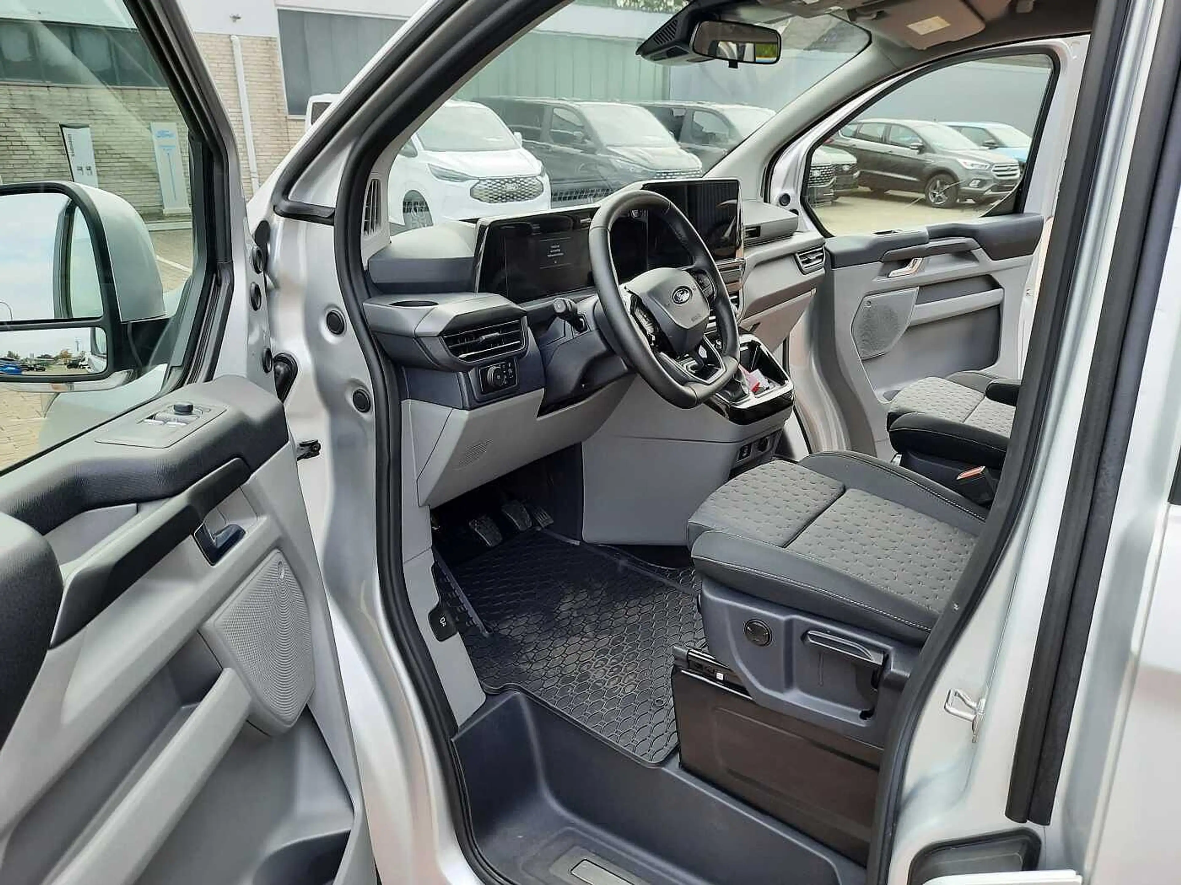 Ford Tourneo Custom 320 EcoBlue L1H1 VA Titanium — photo 10