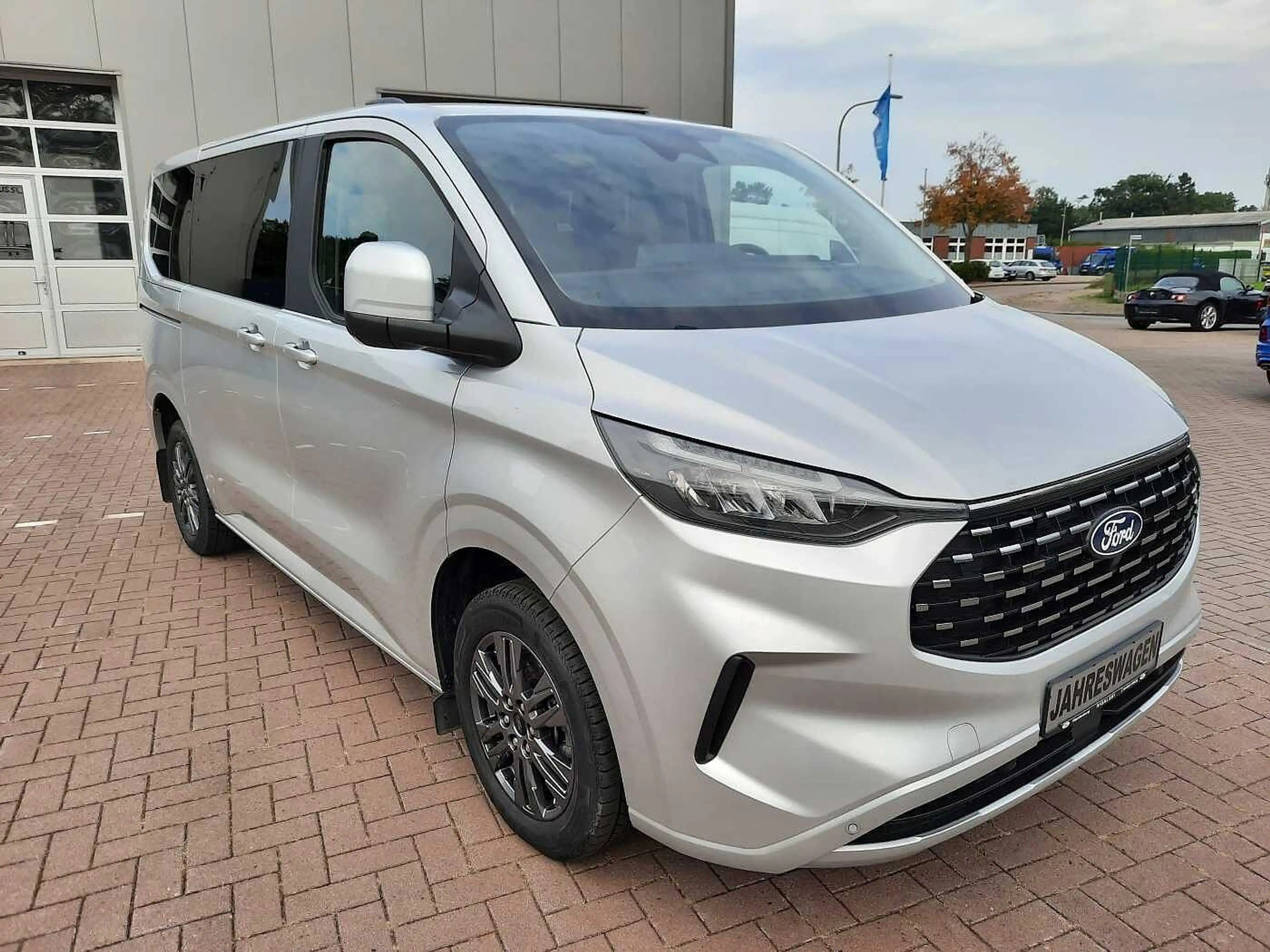 Ford Tourneo Custom 320 EcoBlue L1H1 VA Titanium — photo 2